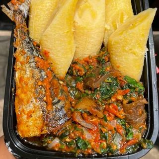 Boiled plantains with Titus fish mixed with vegetables pomo
