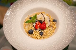 Вівсянка з ягодами та джемом