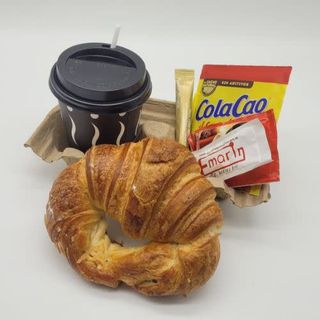 Café (200 ml.) + Croissant