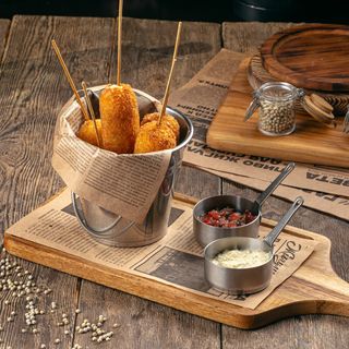 Корн-дог из баранины с сыром Гауда