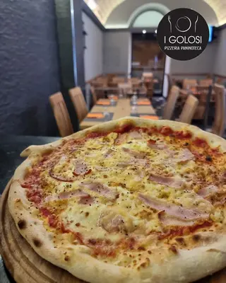 ● Pizza Carbonara