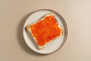 TOSTADA CON CAVIAR/бутерброд с икрой