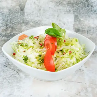 Salată de varză albă cu roșii