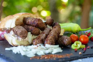 Ćevapi na kajmaku