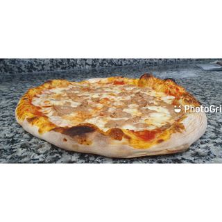 17. Pizza al tonno
