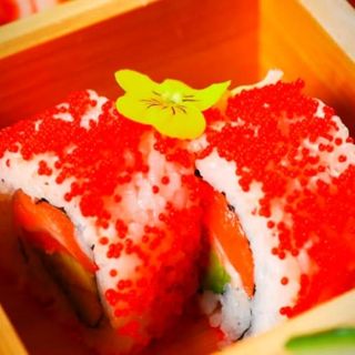 119. Tobiko Salmon Roll (8 pzs.)