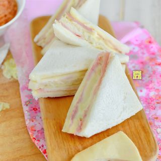 Tramezzini al cotto e insalata e maionese