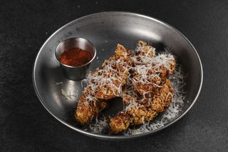 НАГЕТСИ З СИРНИМ СОУСОМ