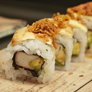 Uramaki de surimi con aguacate(8Uds)