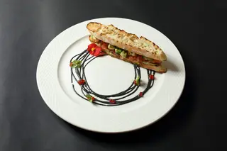 Bruschette cu somon si avocado