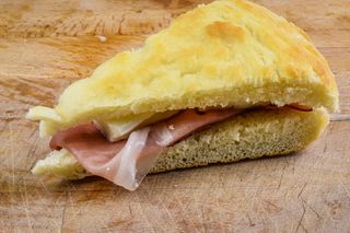 Ciaccino con speck per 4 persone