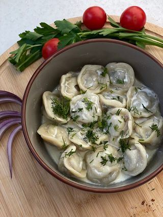 Пельмени в сливочном соусе
