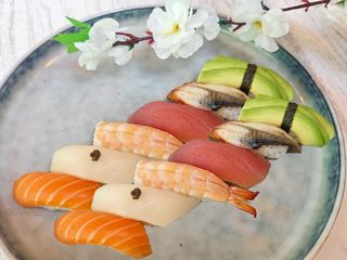 48B-Nigiri sorpresa combinado (12 piezas)