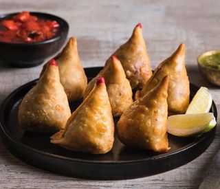 Meat Samosa / Samosa relleno de Carne