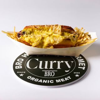 Hot dog de cerdo con salsa de curry