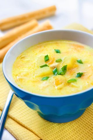 Сырный суп из курицы с гриссини
