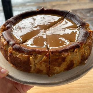 Cheesecake de caramelo salado porción