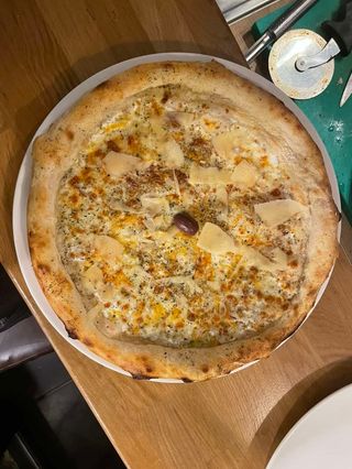 Пица Куатро Формаджи