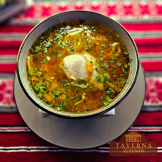 Bors de cocos cu taitei de casa