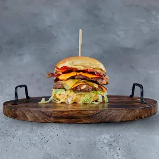 Bege burger 160g + pomfrit + coca cola 0.33ml - akcija