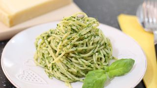 Spaghete cu pesto si zucchini