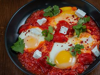 Шакшука з печеним перцем та фетою (260g)
