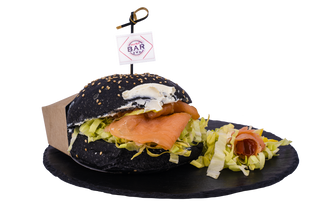 Bun al carbone con salmone