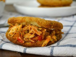 Arepa De Pollo Mechado