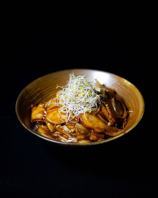 Fideo udón salteado con pulpo