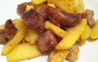 62. Свинско с картофи (700г)