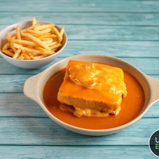 Francesinha Place de Frango