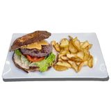 Hamburger del penna con patate fritte