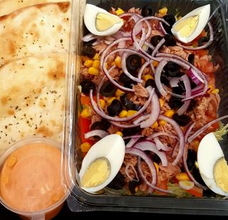 Salata de ton cu lipie