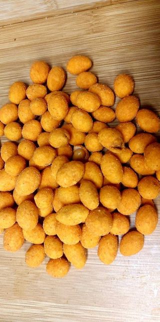 Orzeszki ziemne w panierce paprykowej 100 g