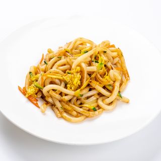 109. Udon saltato con verdure