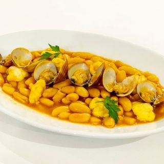 Fabes con Almejas y Pitxin