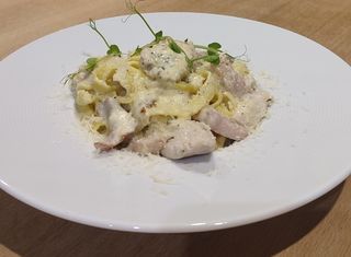 Паста з беконом та куркою 300г