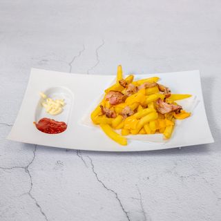 Patatine fritte con cheddar e bacon