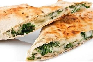 Сир Сулугуні в лаваші