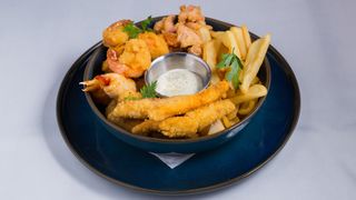 Pohovani miks i pomfrit