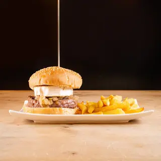 Hamburguesa de queso de cabra y cebolla caramelizada