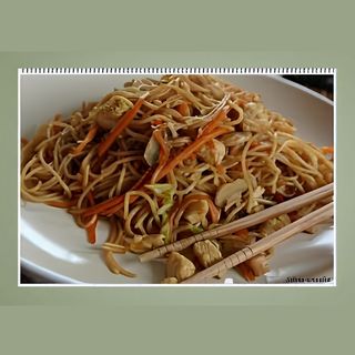 Spaghete cu legume si carne