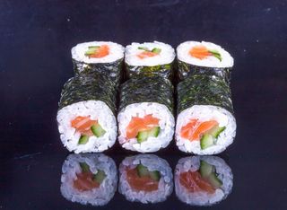 Хосомаки Сьомга и краставица (6бр-125г)