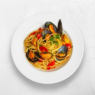 Zeleni rezanci s plodovima mora