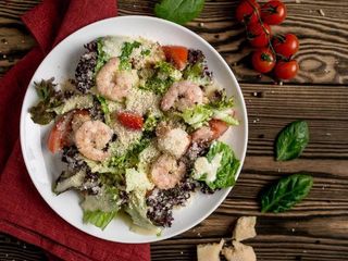 Салат "Цезар" з креветками (300g)