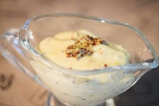 Maioneza de casa cu boabe de mustar Dijon