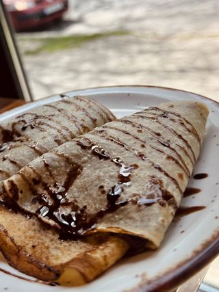 CLATITA CU CIOCOLATA SI CREMA DE ARAHIDE