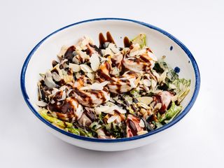 Салат з тигровими креветками, манго і мигдалем (230г)