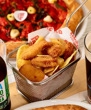 It's a nugget plate e patate fritte 100 g