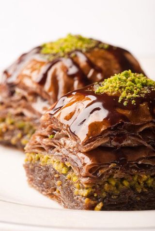 Баклава шоколадная с грецким орехом (1 кг.)